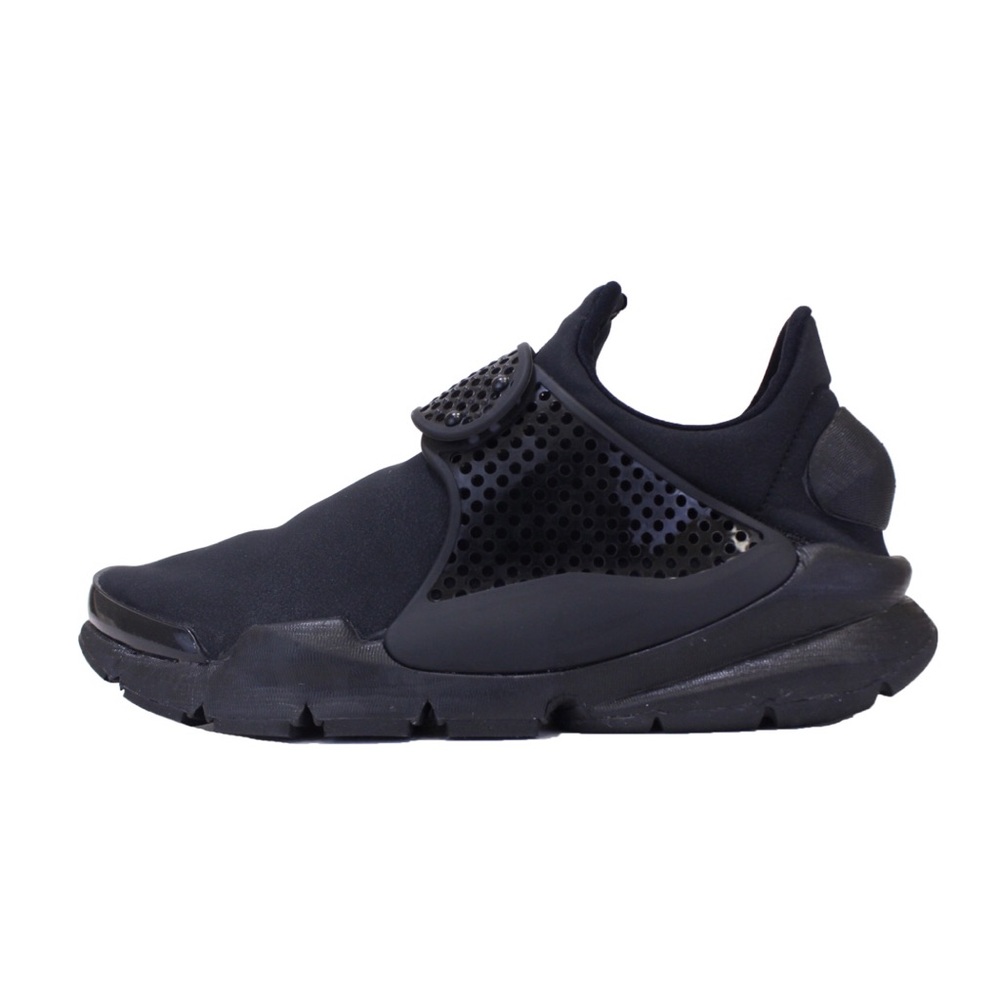 Nike all black Sock Darts